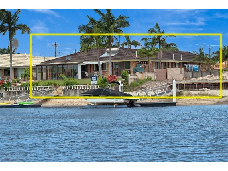 9 Grant Place, Broadbeach Waters QLD 4218