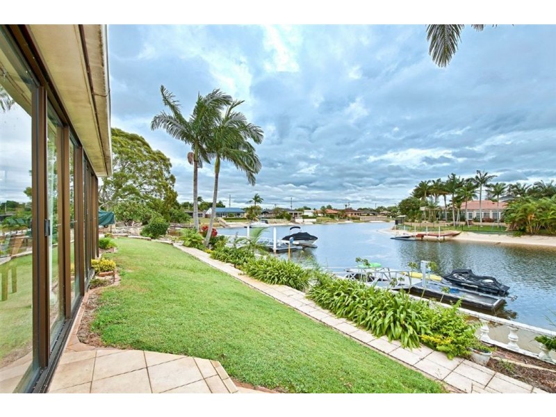 9 Grant Place, Broadbeach Waters QLD 4218