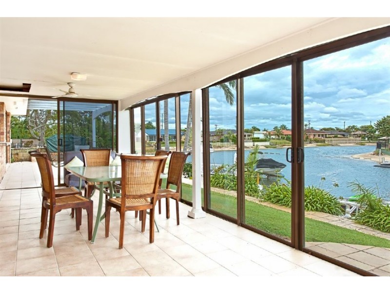 9 Grant Place, Broadbeach Waters QLD 4218