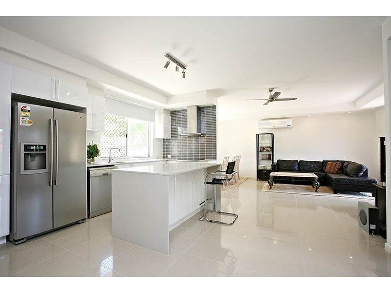 100 Waitomo Street, Broadbeach Waters QLD 4218