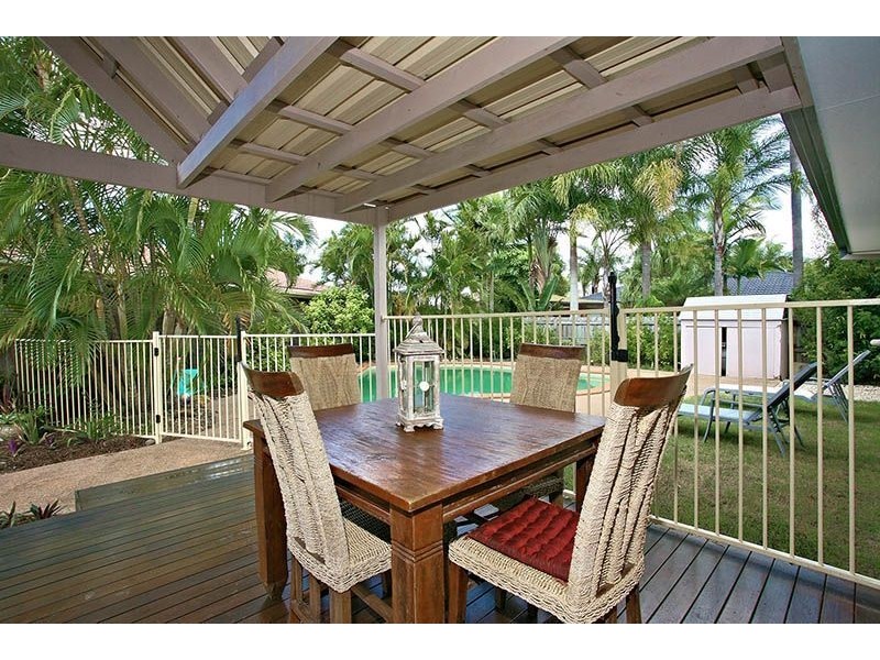 100 Waitomo Street, Broadbeach Waters QLD 4218