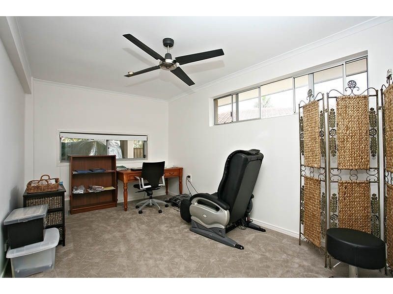 100 Waitomo Street, Broadbeach Waters QLD 4218