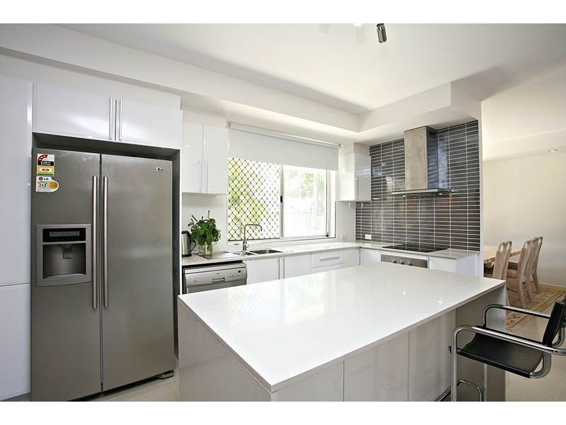 100 Waitomo Street, Broadbeach Waters QLD 4218