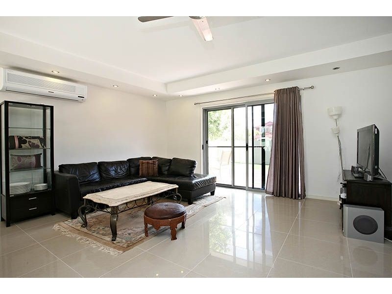 100 Waitomo Street, Broadbeach Waters QLD 4218