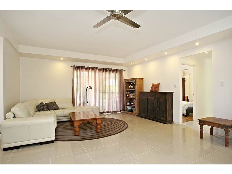 100 Waitomo Street, Broadbeach Waters QLD 4218