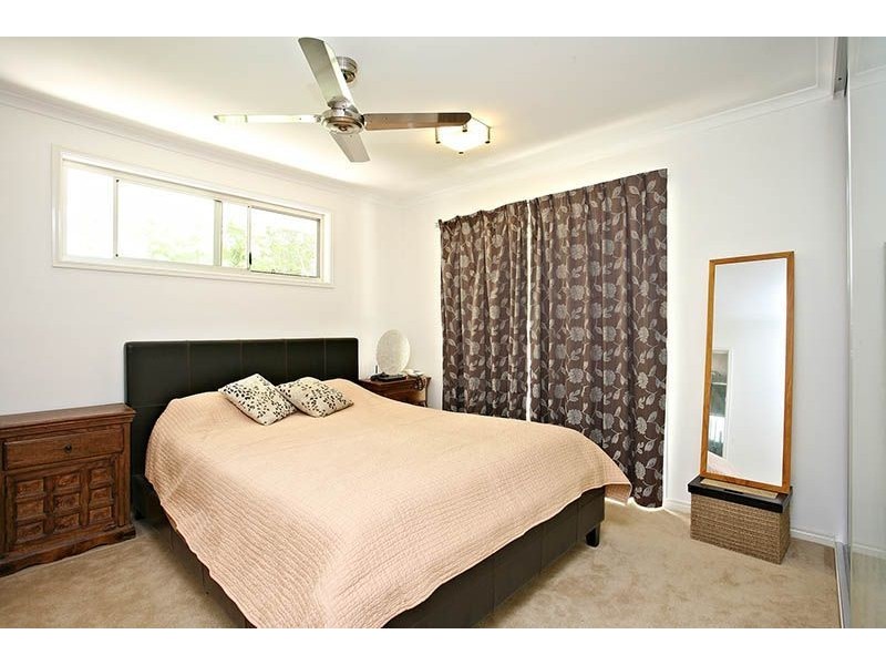 100 Waitomo Street, Broadbeach Waters QLD 4218
