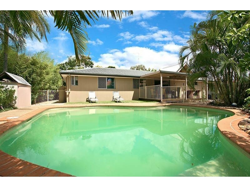 100 Waitomo Street, Broadbeach Waters QLD 4218