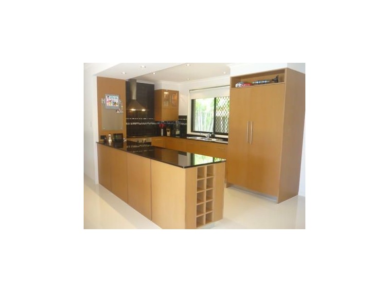 8 Kalimna Drive, Broadbeach Waters QLD 4218