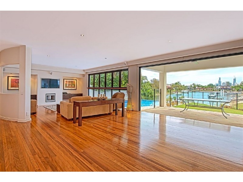 41 T E Peters Drive, Broadbeach Waters QLD 4218