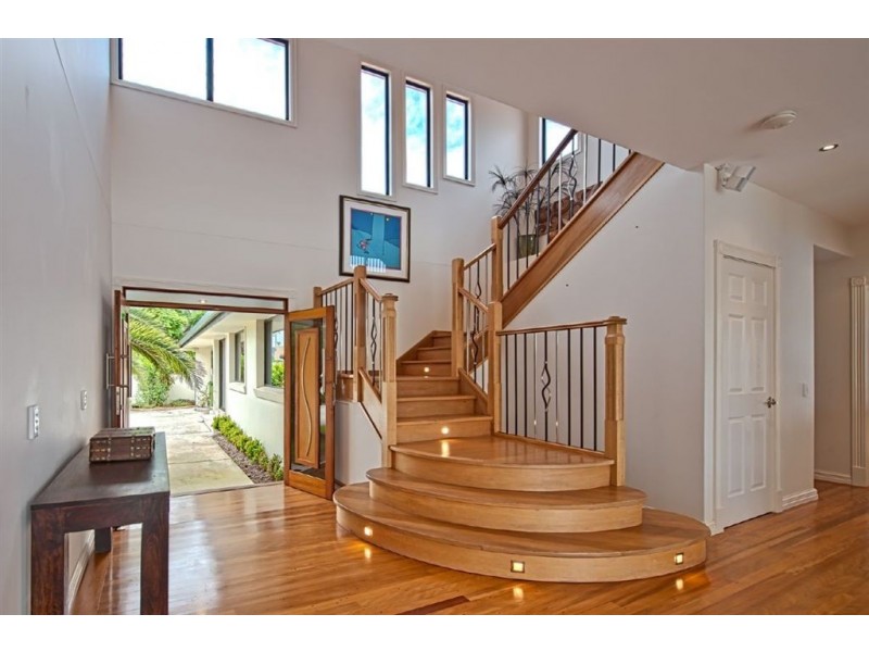 41 T E Peters Drive, Broadbeach Waters QLD 4218