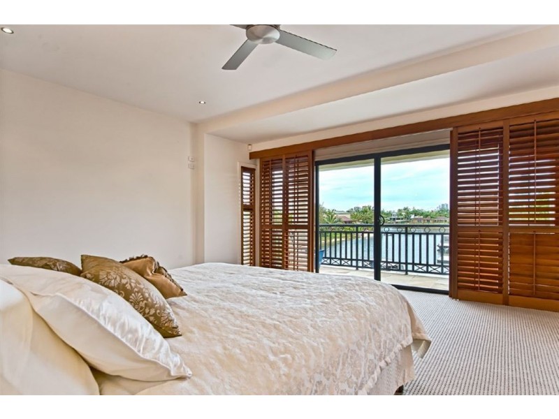 41 T E Peters Drive, Broadbeach Waters QLD 4218