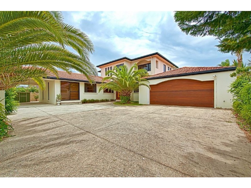 41 T E Peters Drive, Broadbeach Waters QLD 4218