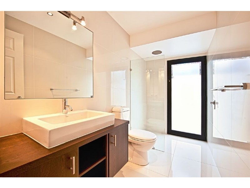 41 T E Peters Drive, Broadbeach Waters QLD 4218