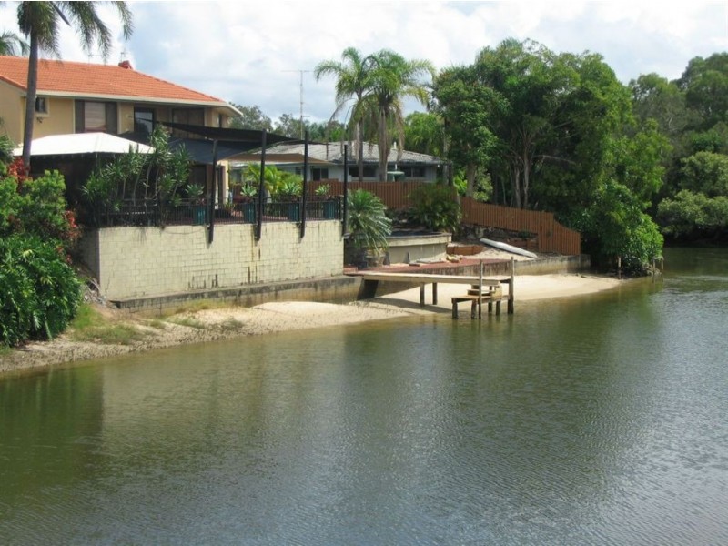 172 Monaco Street, Broadbeach Waters QLD 4218