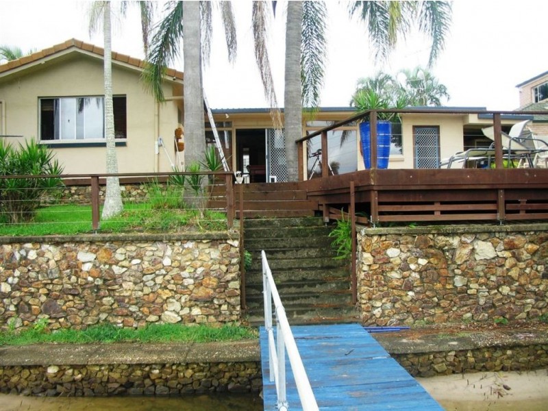 172 Monaco Street, Broadbeach Waters QLD 4218