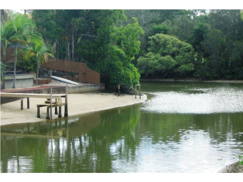 172 Monaco Street, Broadbeach Waters QLD 4218