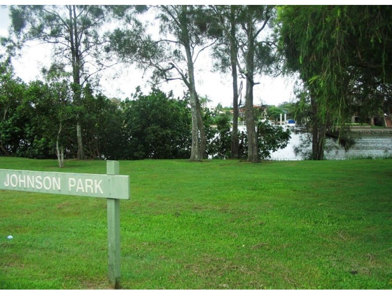 172 Monaco Street, Broadbeach Waters QLD 4218