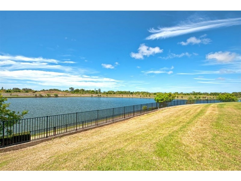 5073 Emerald Island Drive, Carrara QLD 4211