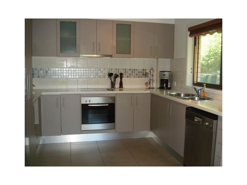 2/2 Rope Court, Mermaid Waters QLD 4218