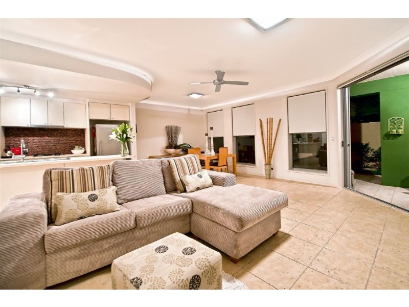 3045 Everglade Drive, Carrara QLD 4211