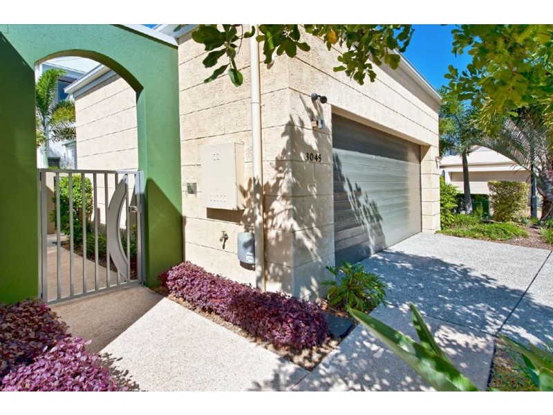 3045 Everglade Drive, Carrara QLD 4211