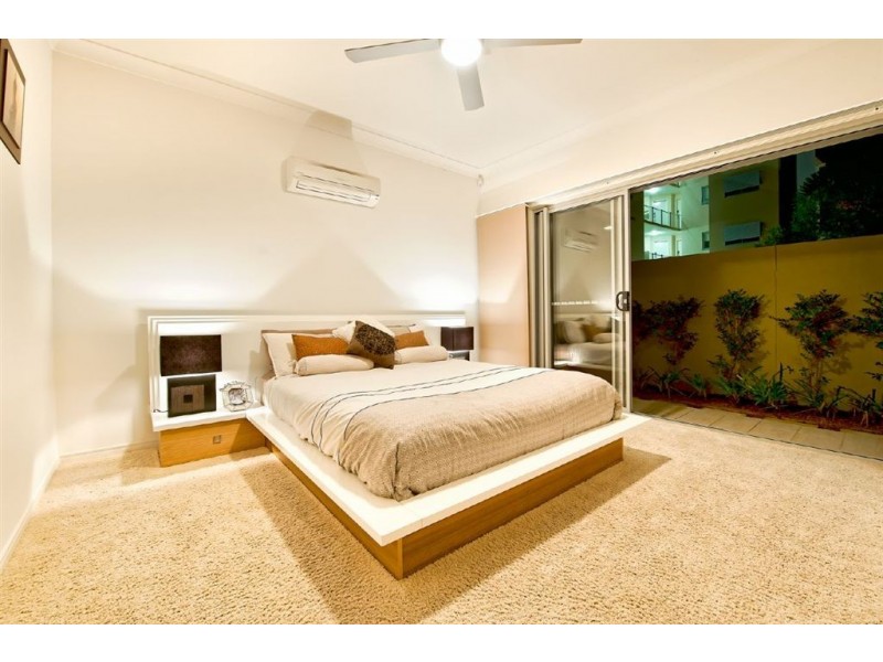 3045 Everglade Drive, Carrara QLD 4211