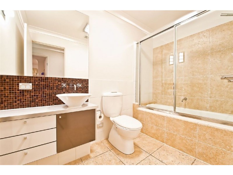 3045 Everglade Drive, Carrara QLD 4211
