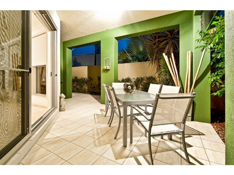 3045 Everglade Drive, Carrara QLD 4211