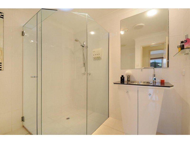 14 Toorak Park Avenue, Mermaid Waters QLD 4218