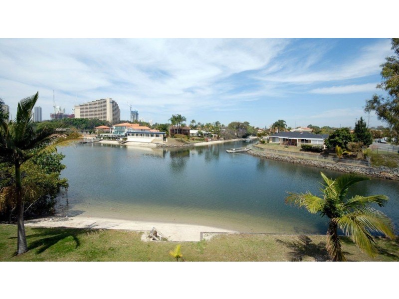 5/18 Sunshine Boulevard, Broadbeach Waters QLD 4218