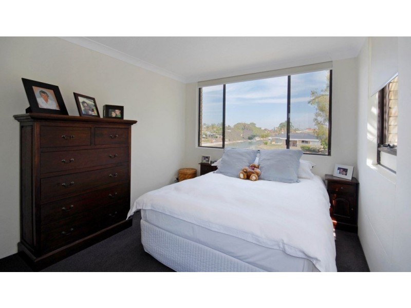 5/18 Sunshine Boulevard, Broadbeach Waters QLD 4218