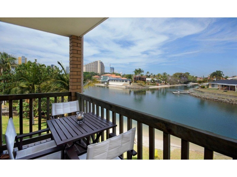 5/18 Sunshine Boulevard, Broadbeach Waters QLD 4218