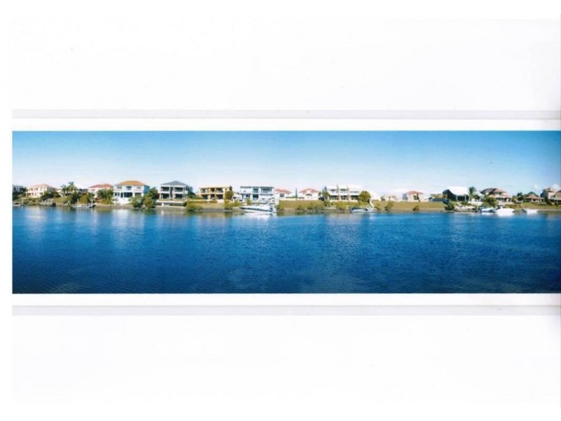 17 Ipsley Drive, Broadbeach Waters QLD 4218