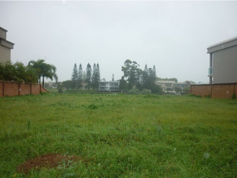 17 Ipsley Drive, Broadbeach Waters QLD 4218