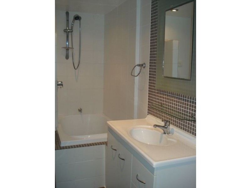 6/18 Sunshine Blvd, Broadbeach Waters QLD 4218