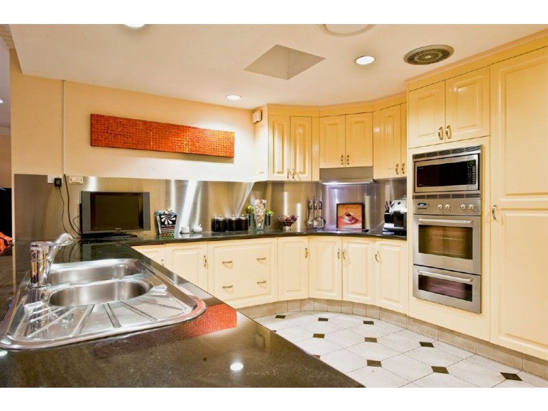 18 Garden Grove, Carrara QLD 4211