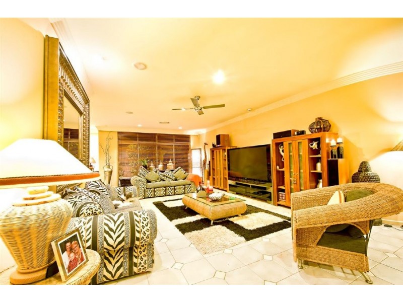 18 Garden Grove, Carrara QLD 4211