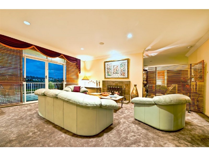 18 Garden Grove, Carrara QLD 4211