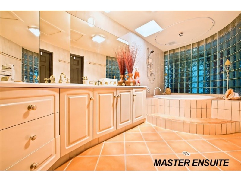 18 Garden Grove, Carrara QLD 4211