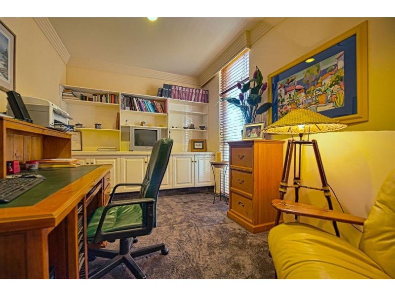 18 Garden Grove, Carrara QLD 4211