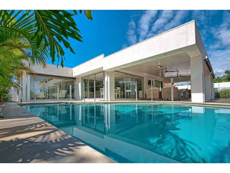 37 Beverley Crescent, Broadbeach Waters QLD 4218