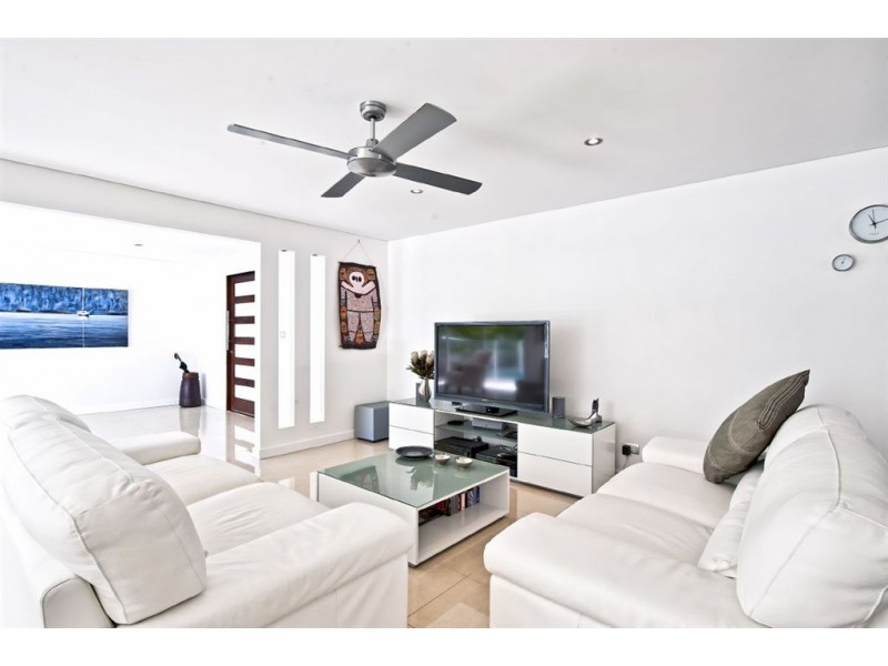 37 Beverley Crescent, Broadbeach Waters QLD 4218