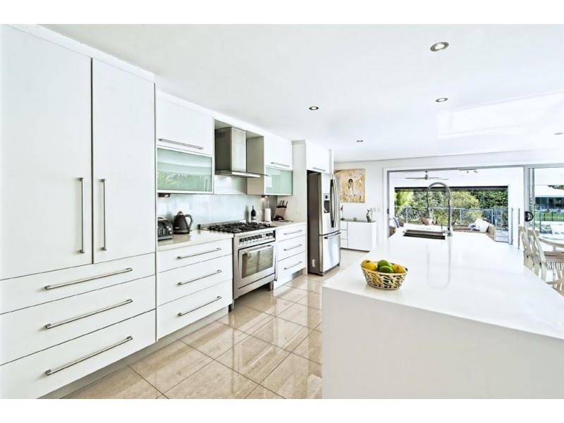 37 Beverley Crescent, Broadbeach Waters QLD 4218