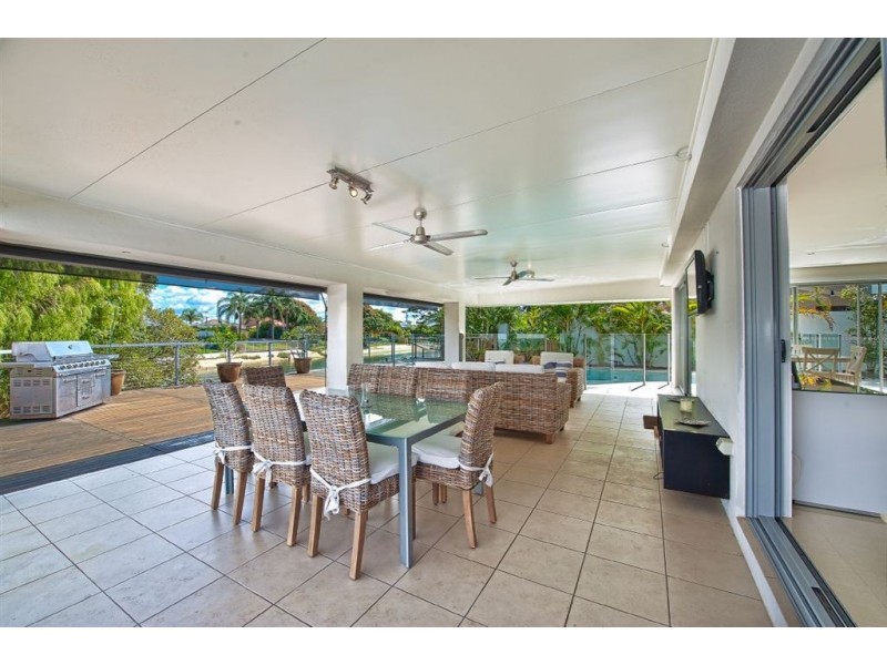 37 Beverley Crescent, Broadbeach Waters QLD 4218