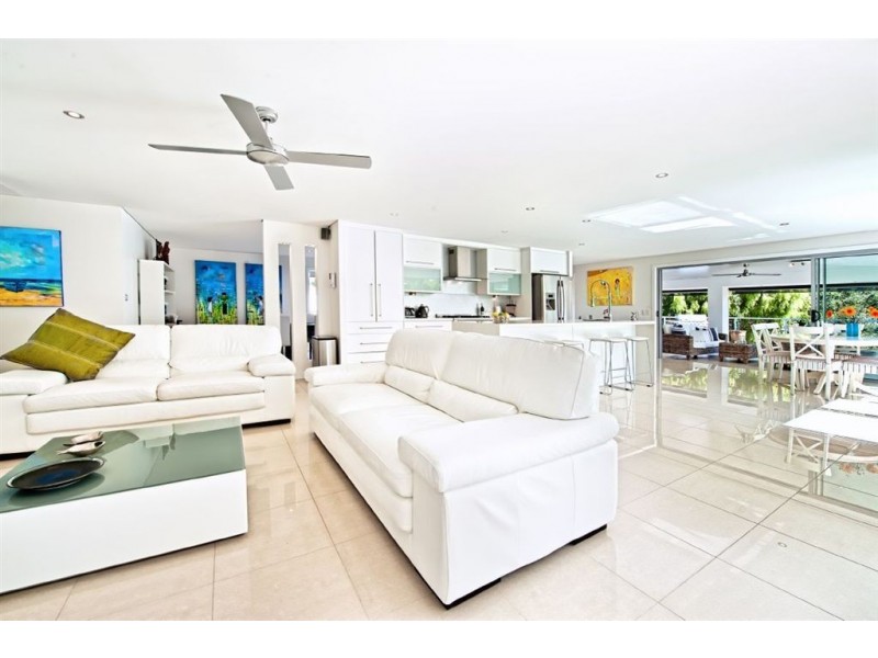 37 Beverley Crescent, Broadbeach Waters QLD 4218