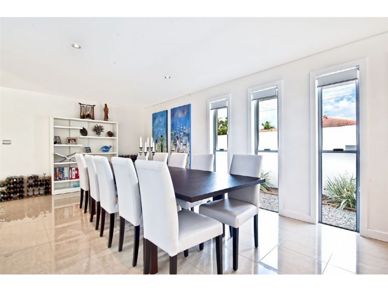37 Beverley Crescent, Broadbeach Waters QLD 4218
