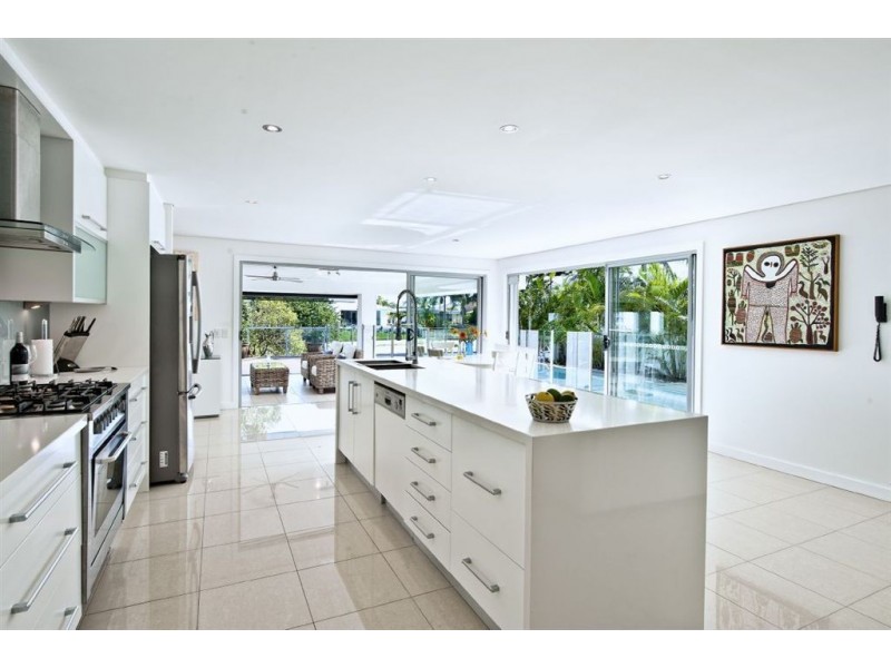 37 Beverley Crescent, Broadbeach Waters QLD 4218