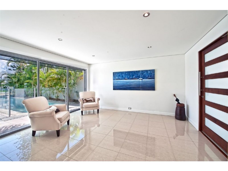 37 Beverley Crescent, Broadbeach Waters QLD 4218