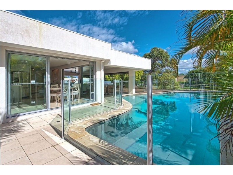 37 Beverley Crescent, Broadbeach Waters QLD 4218