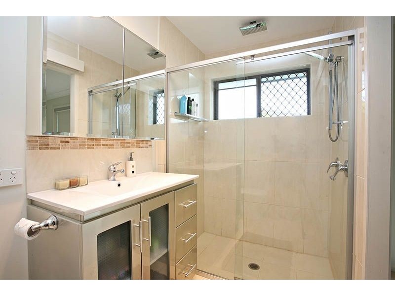 16 Pacific Blvd, Broadbeach Waters QLD 4218